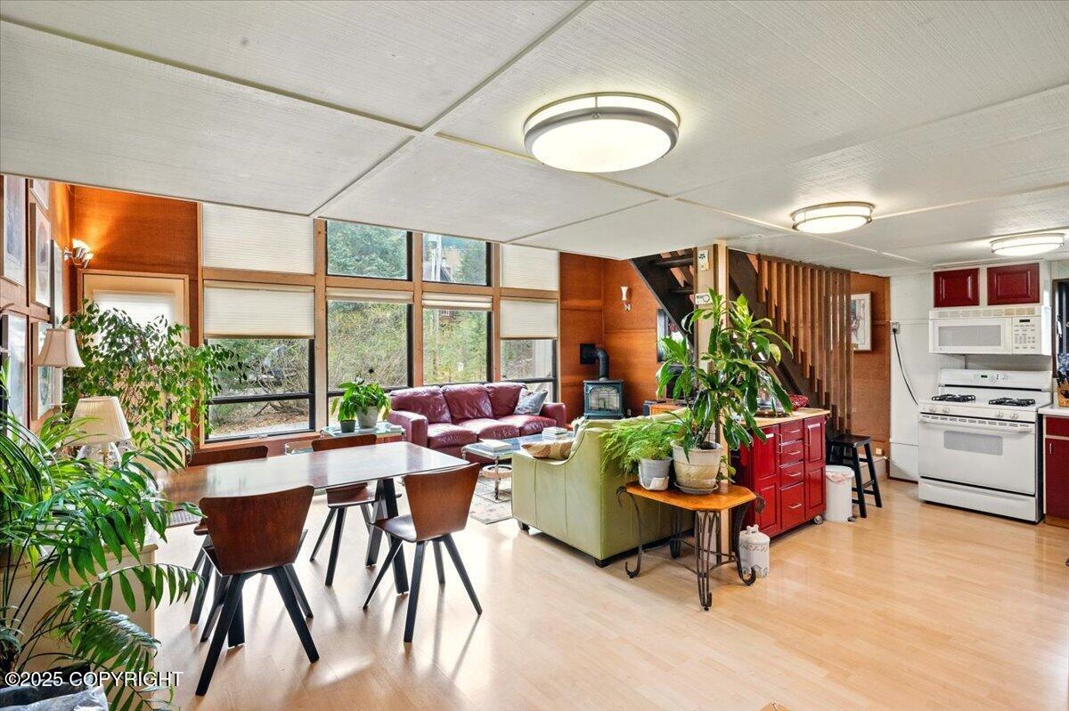 Girdwood, Alaska 99587, United States, 2 Bedrooms Bedrooms, ,1 BathroomBathrooms,Residential,Pending,133405