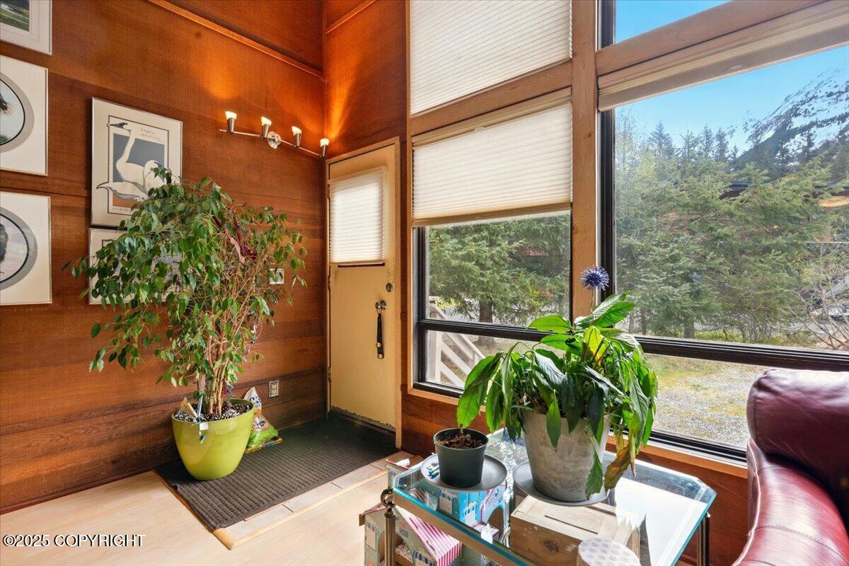 Girdwood, Alaska 99587, United States, 2 Bedrooms Bedrooms, ,1 BathroomBathrooms,Residential,Pending,133405