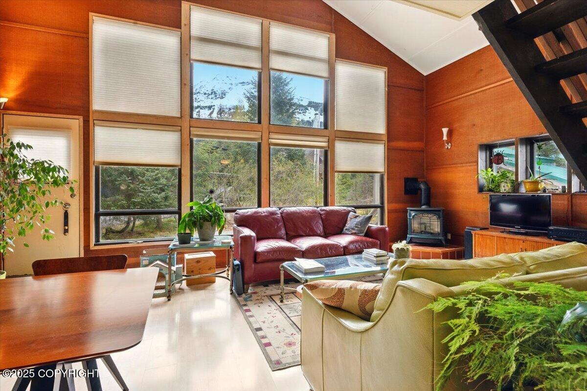 Girdwood, Alaska 99587, United States, 2 Bedrooms Bedrooms, ,1 BathroomBathrooms,Residential,Pending,133405