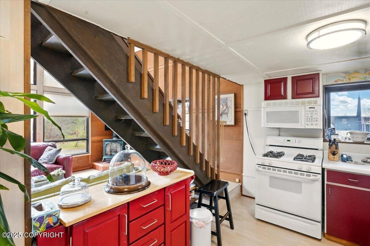 Girdwood, Alaska 99587, United States, 2 Bedrooms Bedrooms, ,1 BathroomBathrooms,Residential,Pending,133405