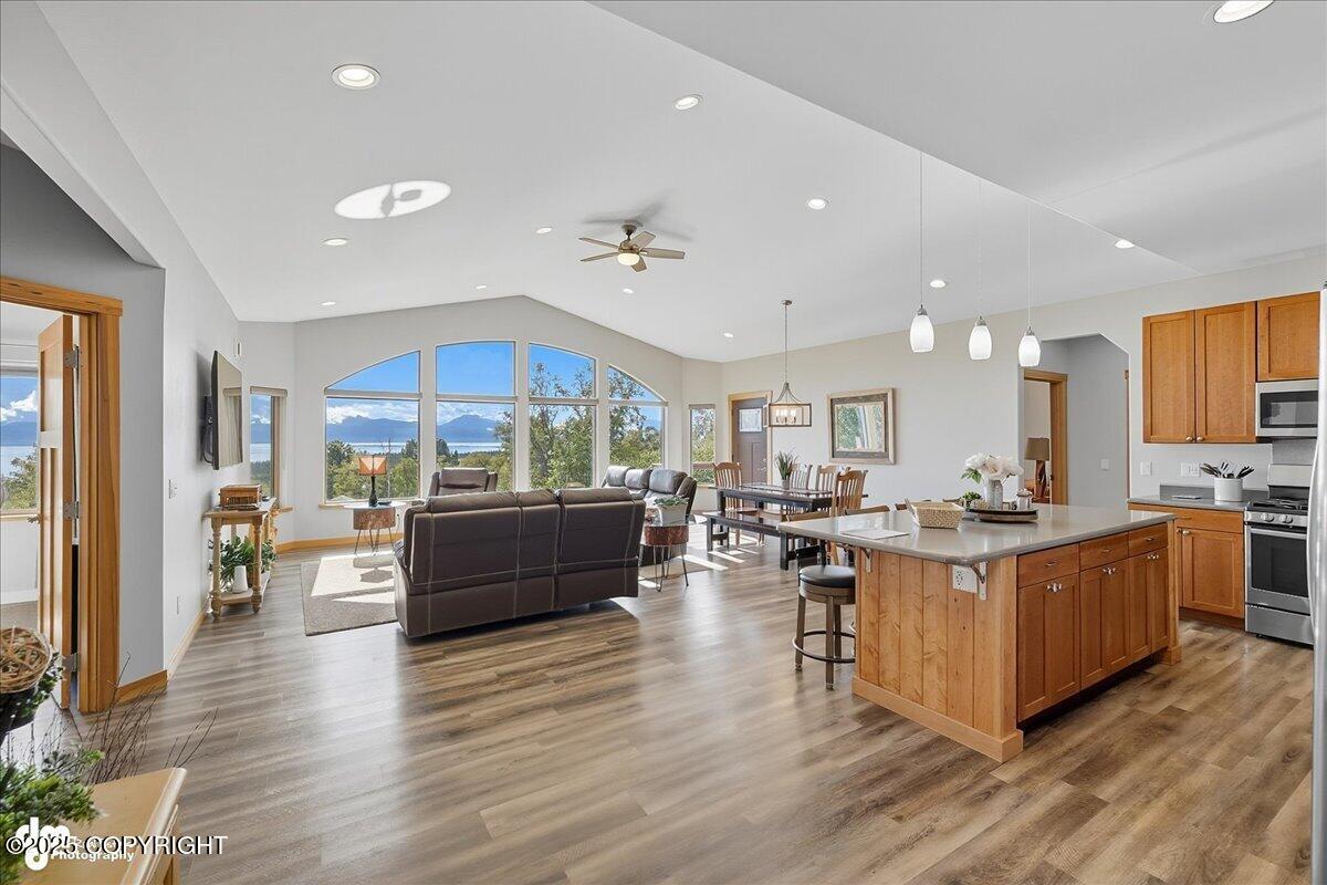 Homer, Alaska 99603, United States, 3 Bedrooms Bedrooms, ,2 BathroomsBathrooms,Residential,Active,206463