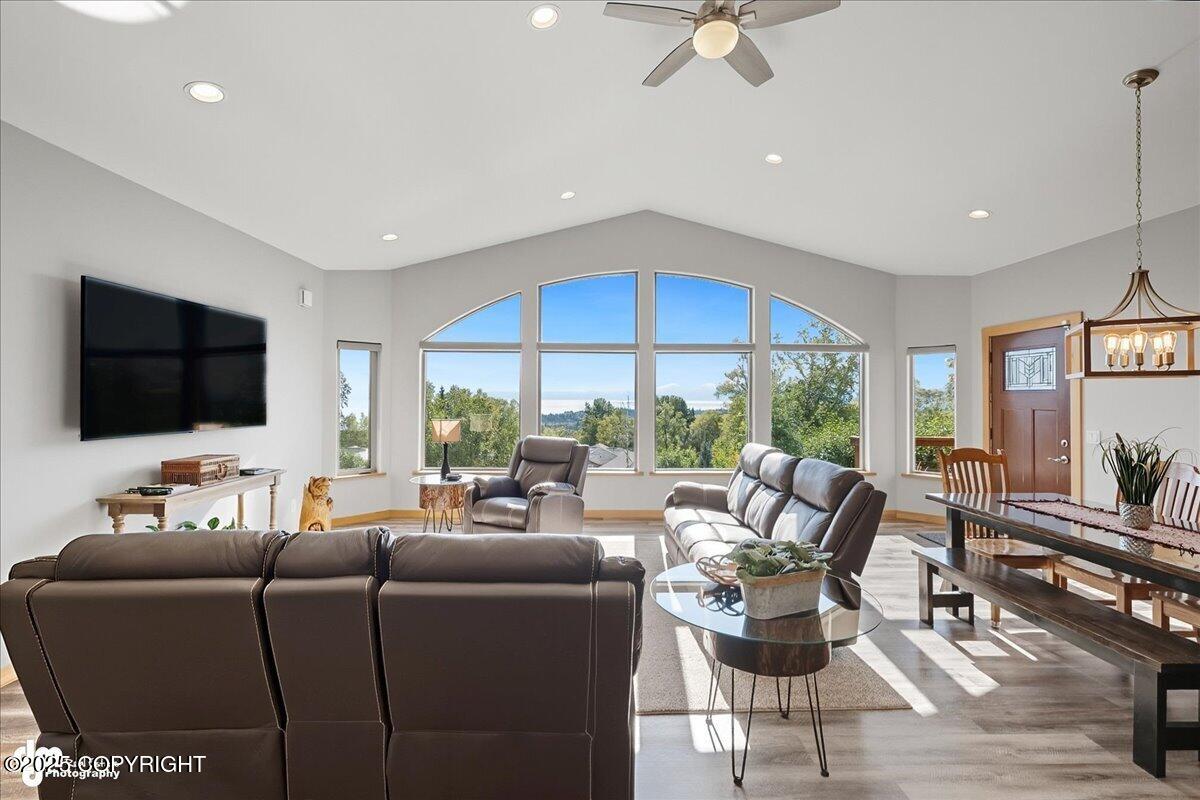 Homer, Alaska 99603, United States, 3 Bedrooms Bedrooms, ,2 BathroomsBathrooms,Residential,Active,206463