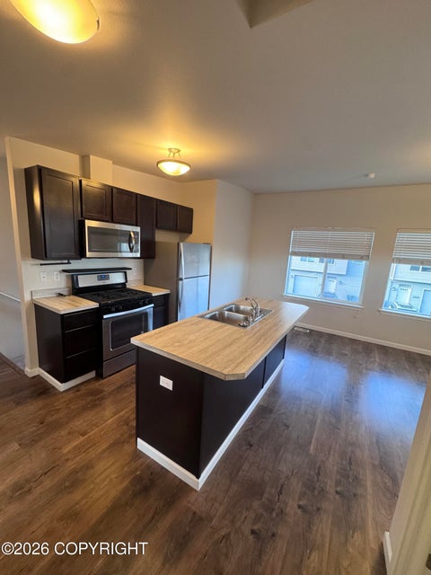Townhouse For Rent - 196 Willow View Circle<br/> Anchorage, AK 99504