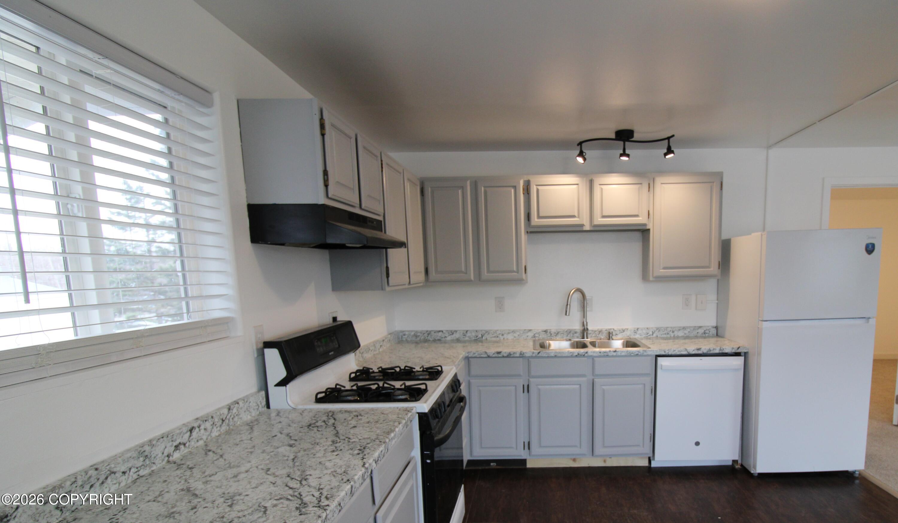 1851 E Ted's Place B