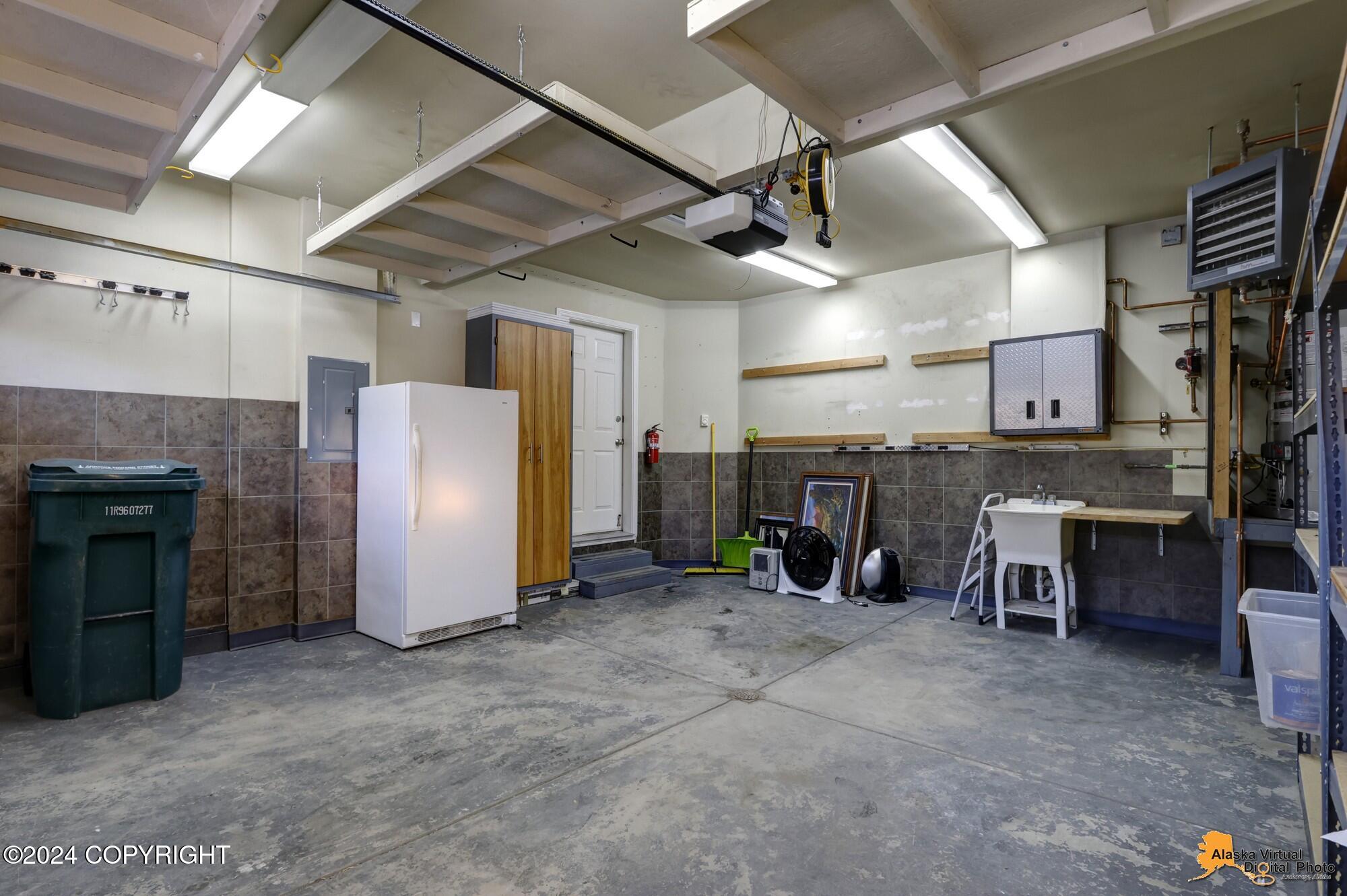 Anchorage, Alaska 99507, United States, 3 Bedrooms Bedrooms, ,2 BathroomsBathrooms,Residential,Pending,31303