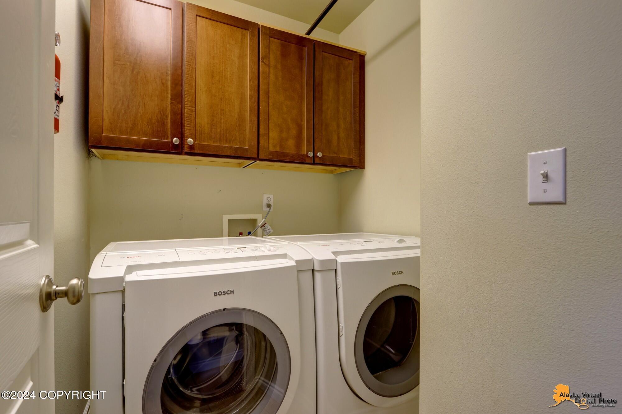 Anchorage, Alaska 99507, United States, 3 Bedrooms Bedrooms, ,2 BathroomsBathrooms,Residential,Pending,31303