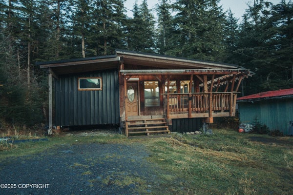 725 MITKOF HWY, PETERSBURG, AK 99833 - Image ae7af5815aee41b4c1f74090e0cbadf3/3503836498