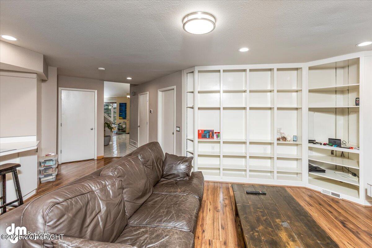 7140 E Chester Heights Circle, Anchorage, Alaska image 23