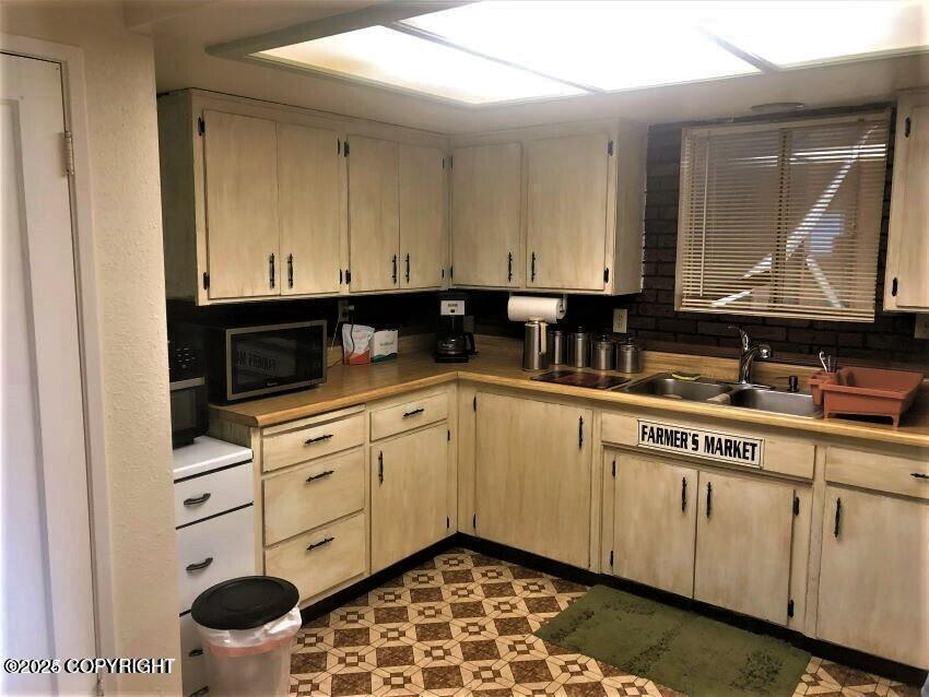 Haines, Alaska 99827, United States, 3 Bedrooms Bedrooms, ,4 BathroomsBathrooms,Residential,Active,194151