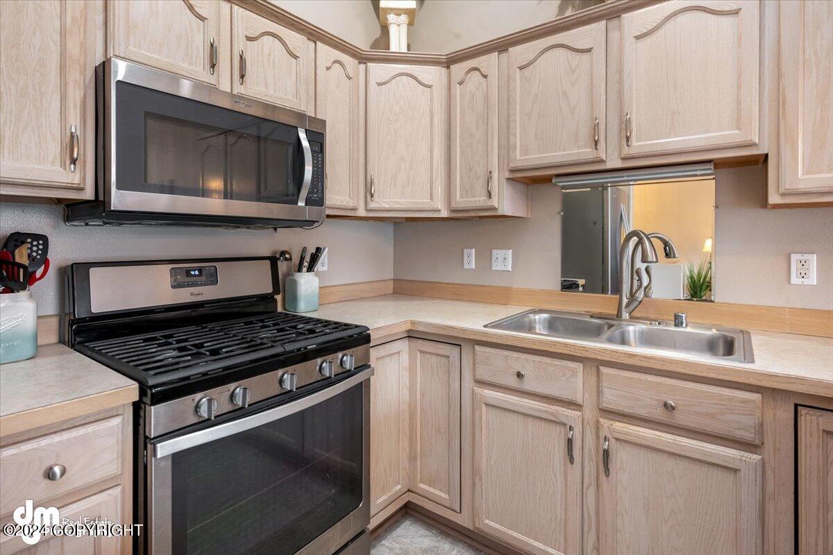 6233 Laurel Street, Anchorage, Alaska image 17