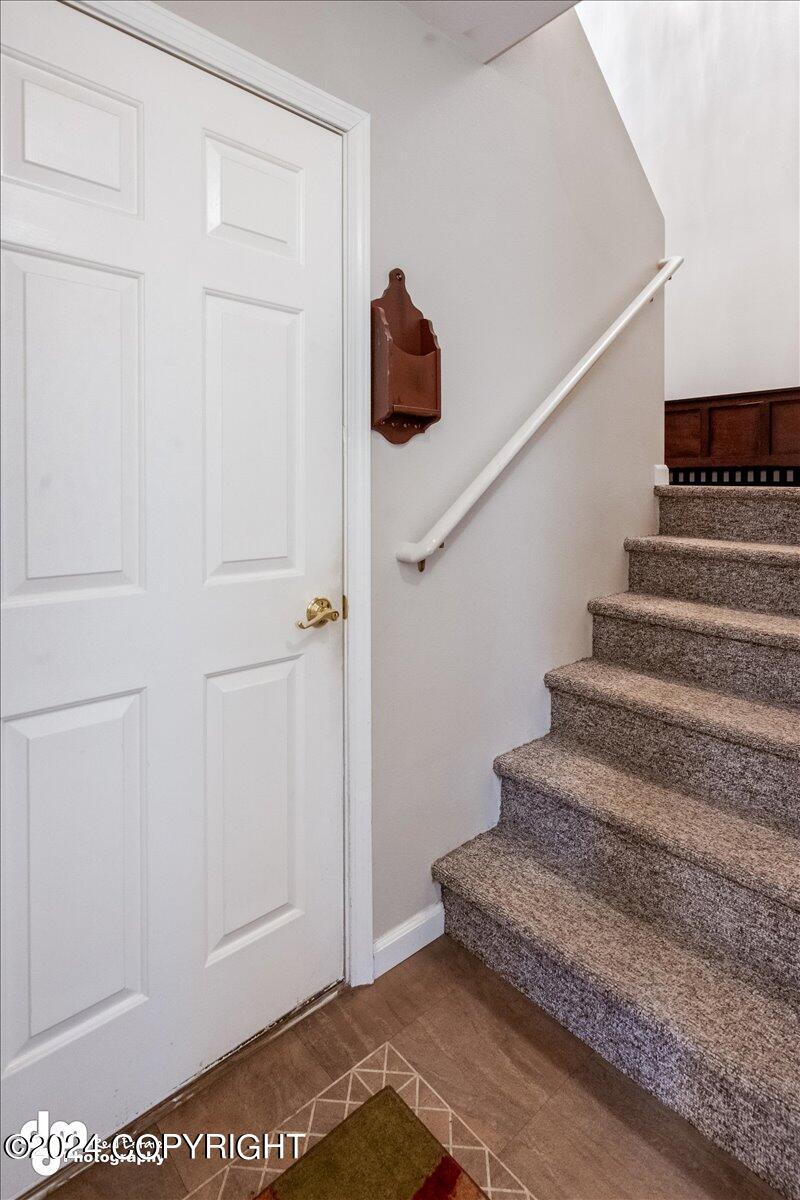 6233 Laurel Street, Anchorage, Alaska image 38