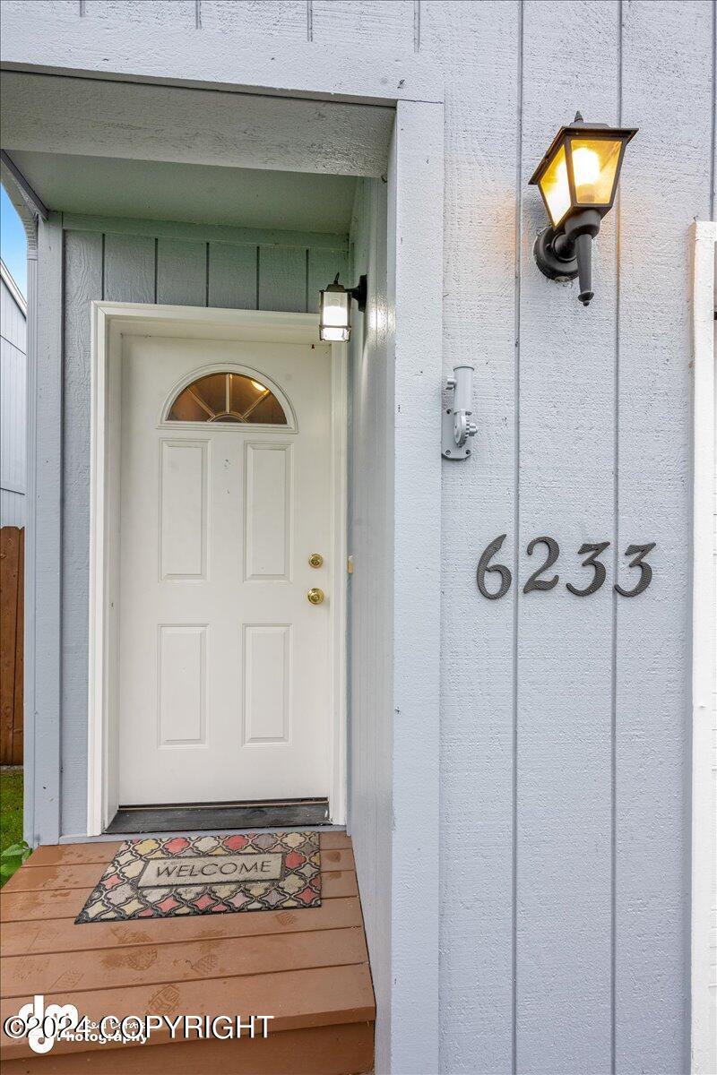 6233 Laurel Street, Anchorage, Alaska image 3