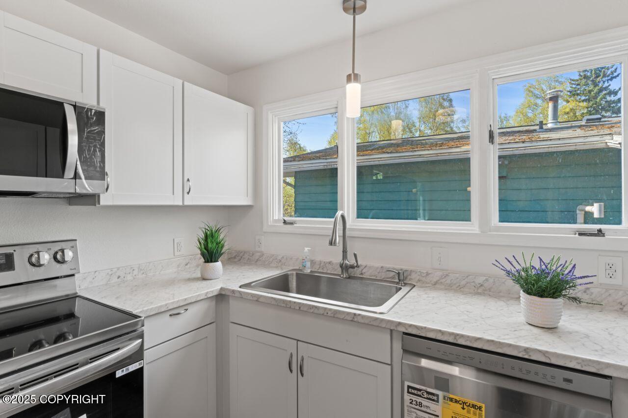 906 Lancaster Drive, Anchorage, Alaska image 18