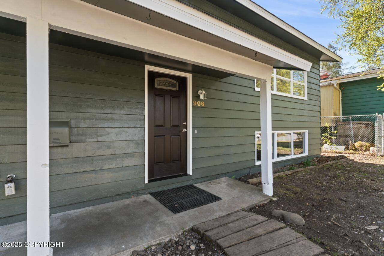 906 Lancaster Drive, Anchorage, Alaska image 8