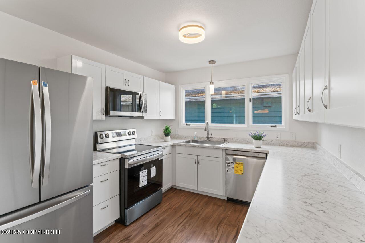 906 Lancaster Drive, Anchorage, Alaska image 16