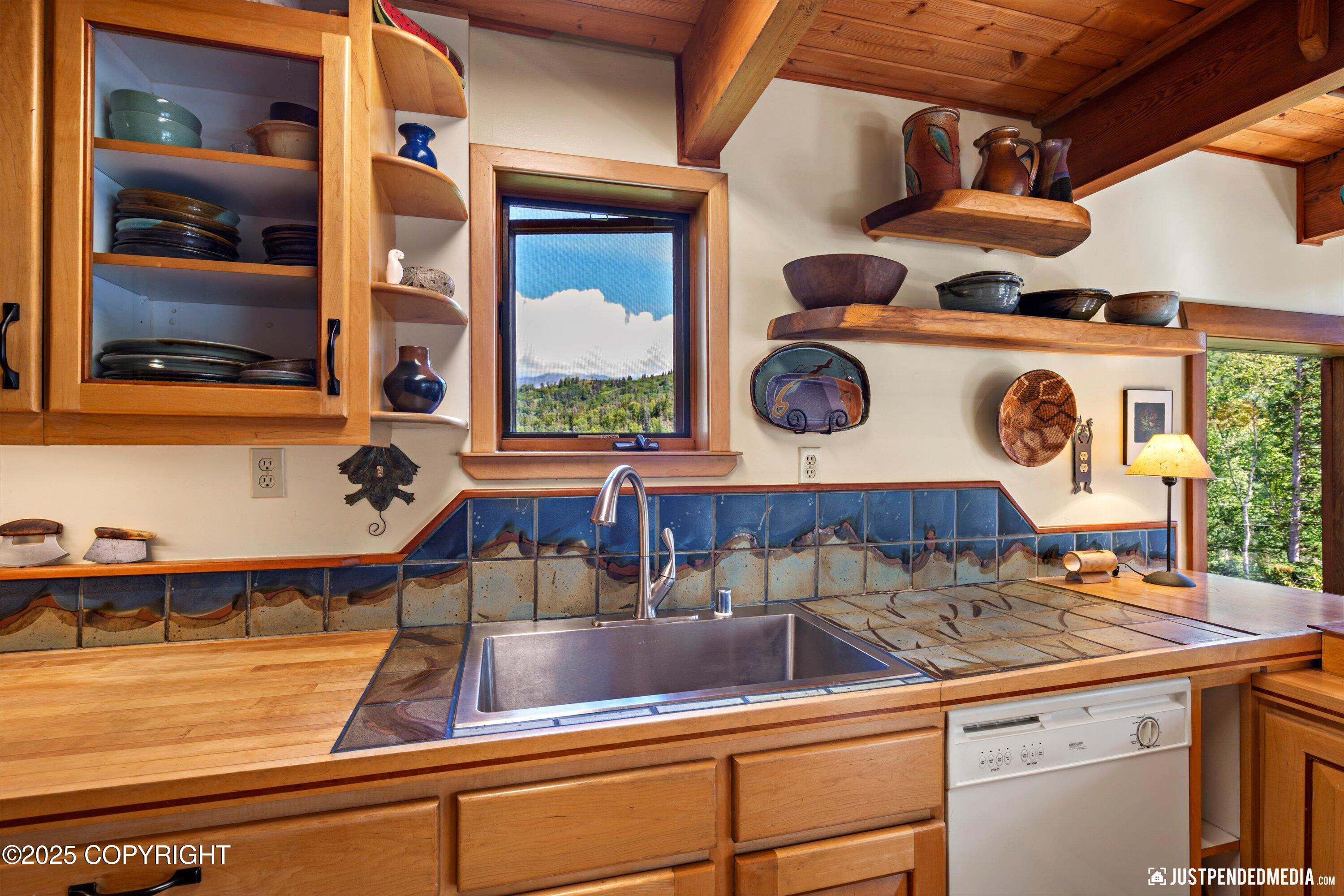 Eagle River, Alaska 99577, United States, 2 Bedrooms Bedrooms, ,1 BathroomBathrooms,Residential,Pending,186933