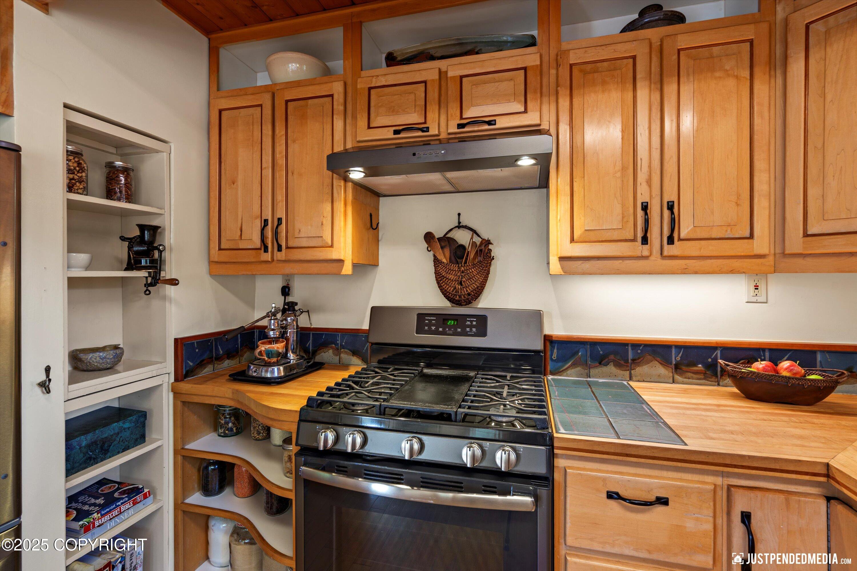 Eagle River, Alaska 99577, United States, 2 Bedrooms Bedrooms, ,1 BathroomBathrooms,Residential,Pending,186933