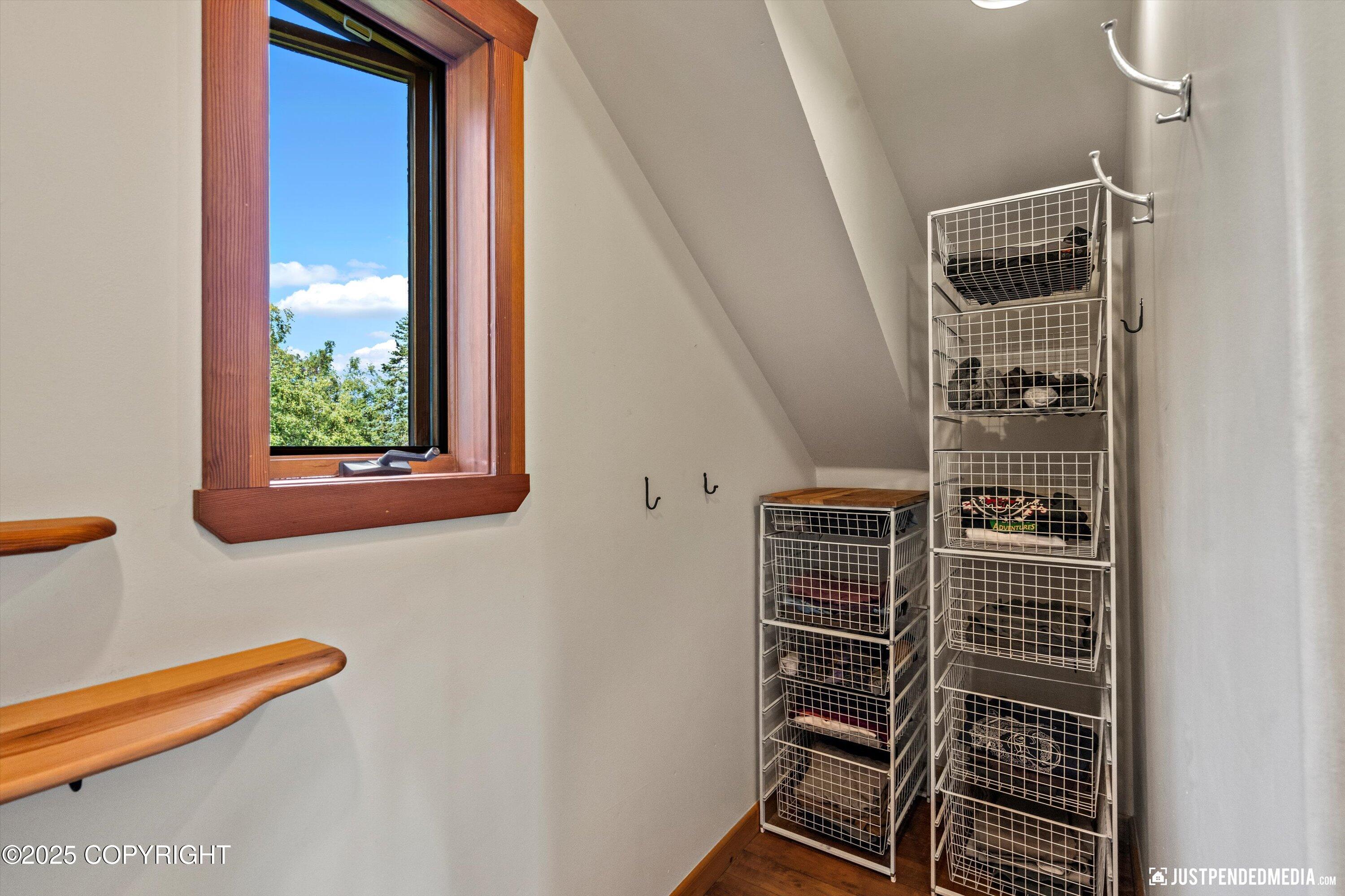 Eagle River, Alaska 99577, United States, 2 Bedrooms Bedrooms, ,1 BathroomBathrooms,Residential,Pending,186933