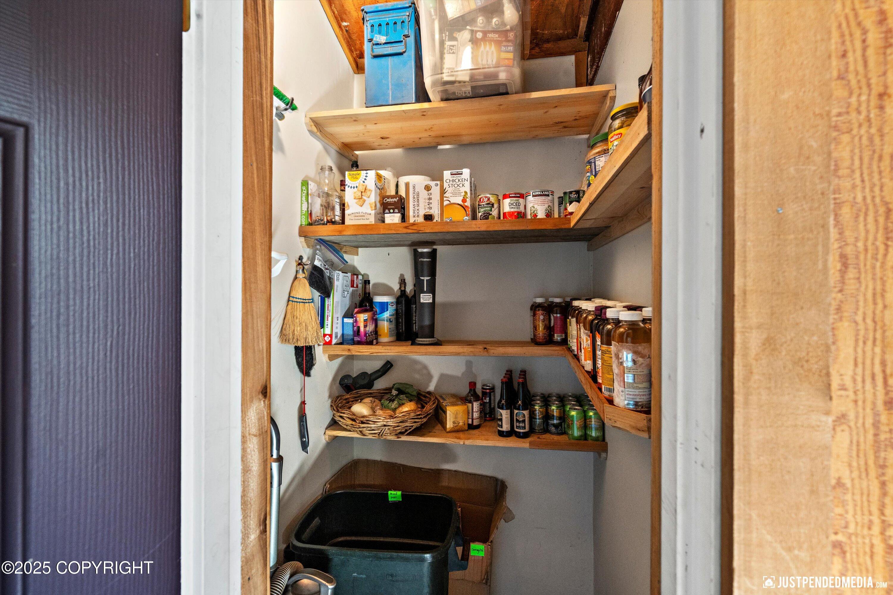 Eagle River, Alaska 99577, United States, 2 Bedrooms Bedrooms, ,1 BathroomBathrooms,Residential,Pending,186933