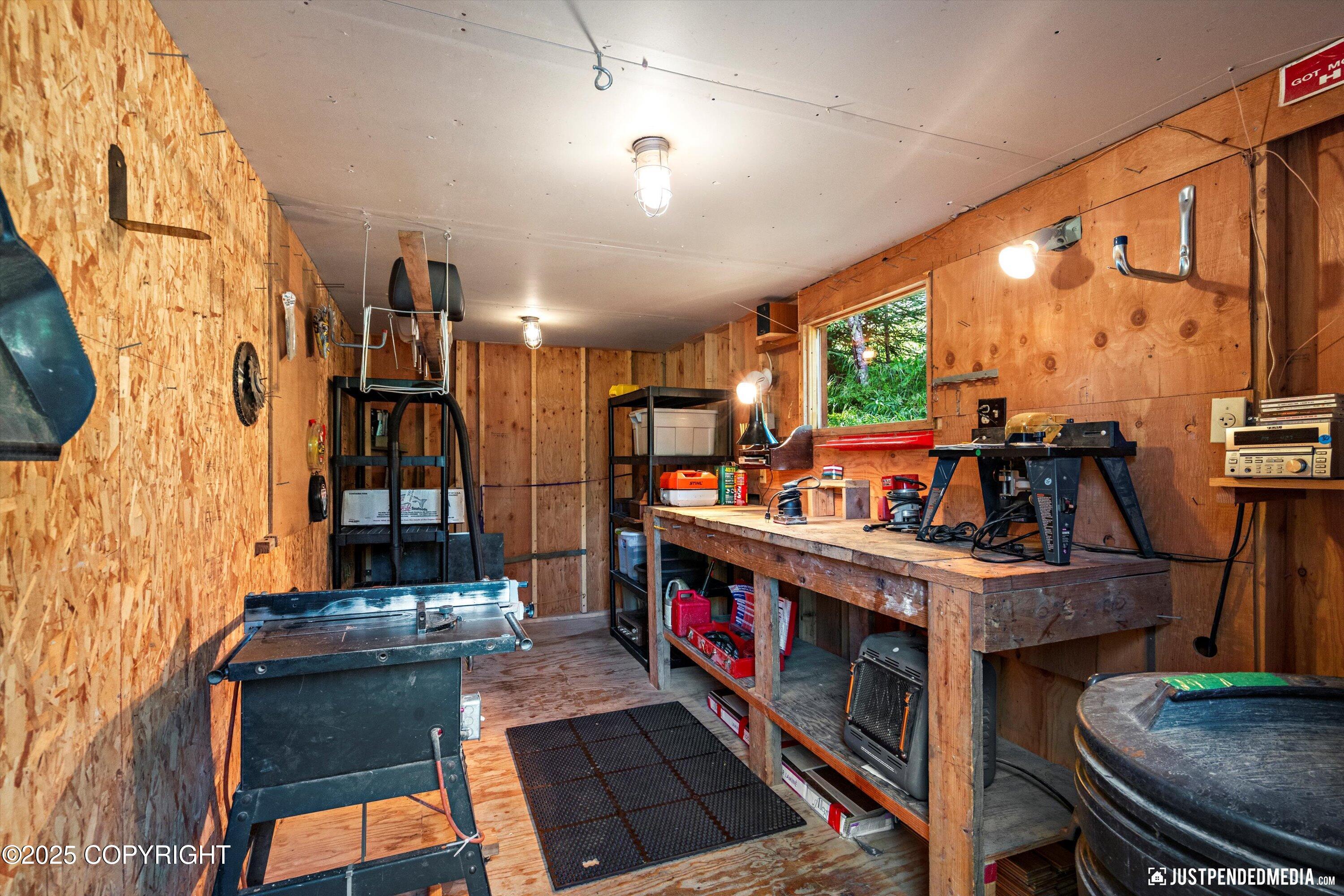 Eagle River, Alaska 99577, United States, 2 Bedrooms Bedrooms, ,1 BathroomBathrooms,Residential,Pending,186933