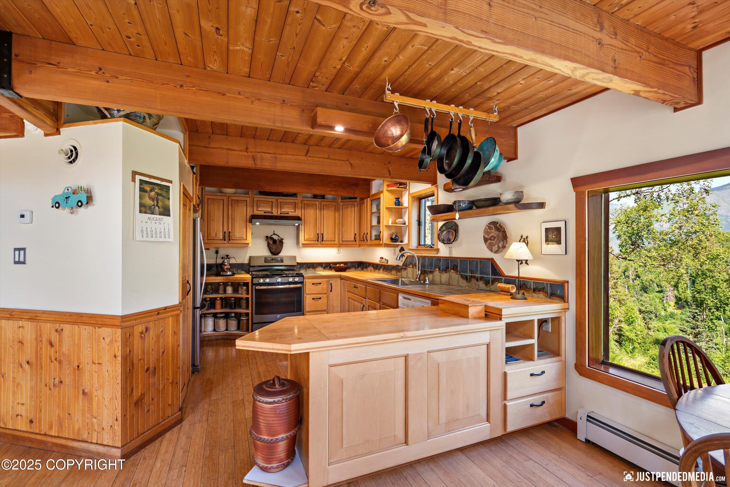 Eagle River, Alaska 99577, United States, 2 Bedrooms Bedrooms, ,1 BathroomBathrooms,Residential,Pending,186933