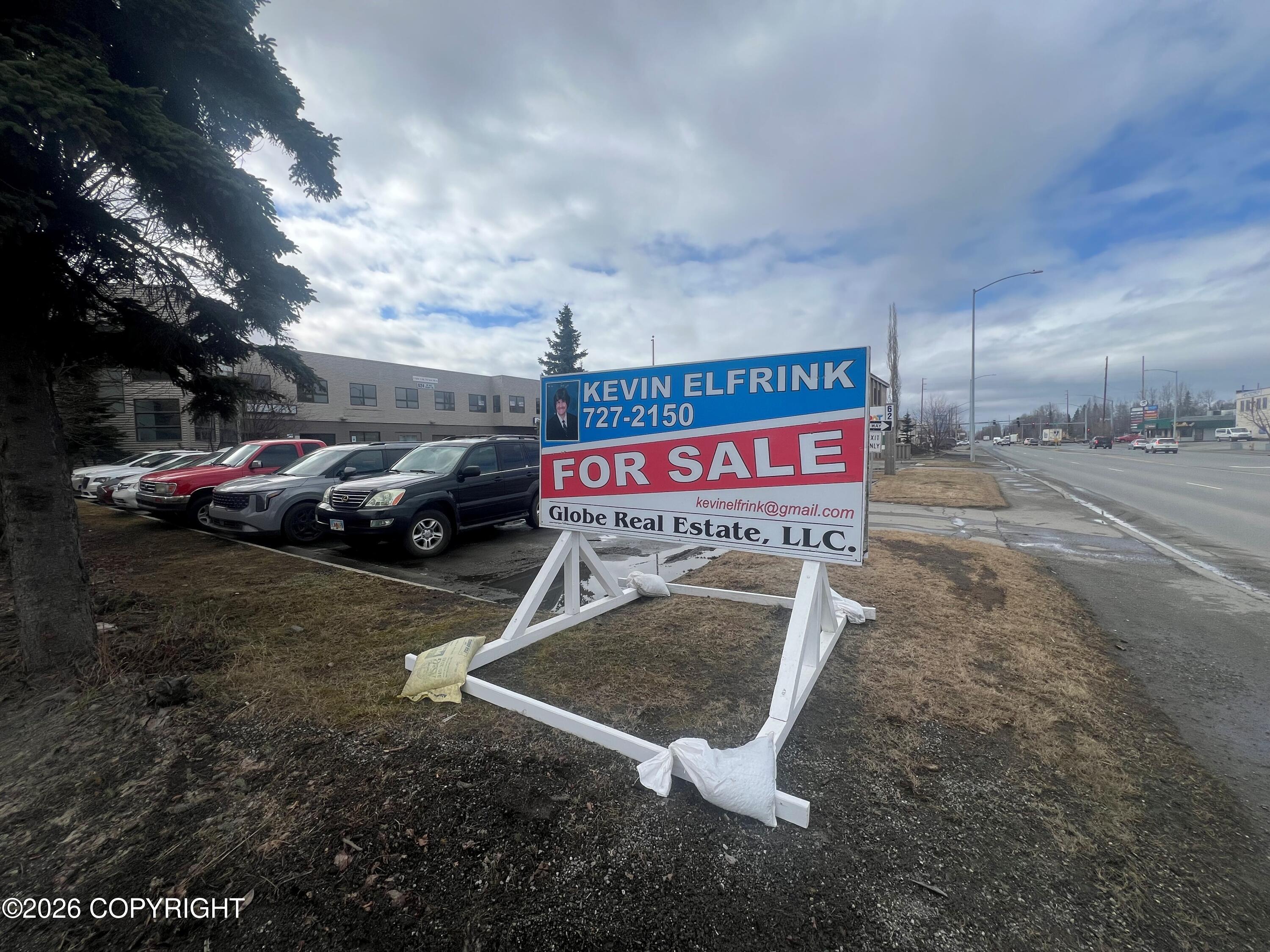 624 W International Airport Road
