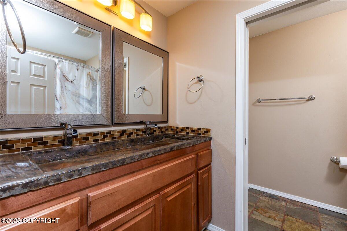 5656 Sapphire Loop, Anchorage, Alaska image 13