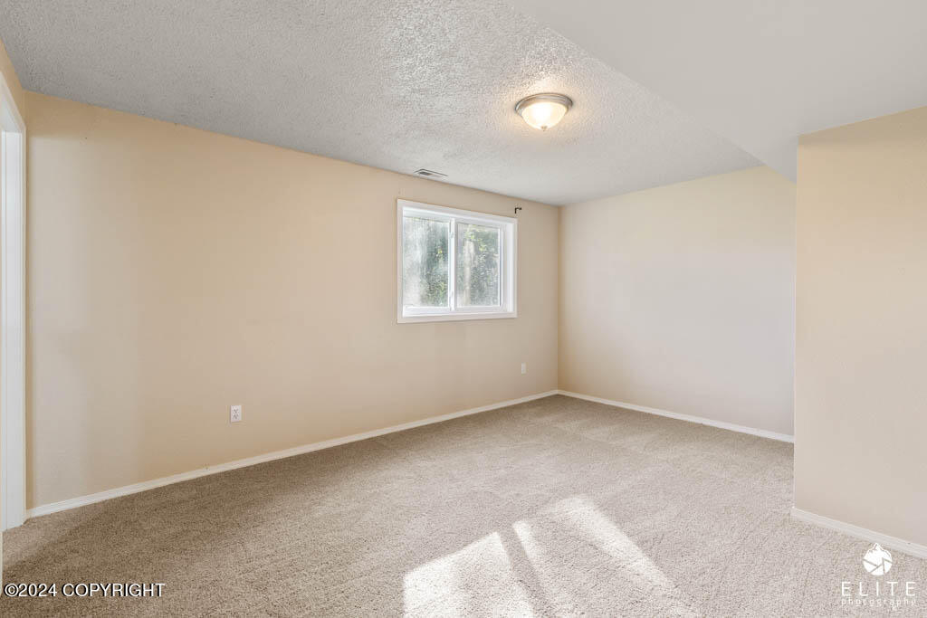 Palmer, Alaska 99645, United States, 4 Bedrooms Bedrooms, ,3 BathroomsBathrooms,Residential,Pending,45361