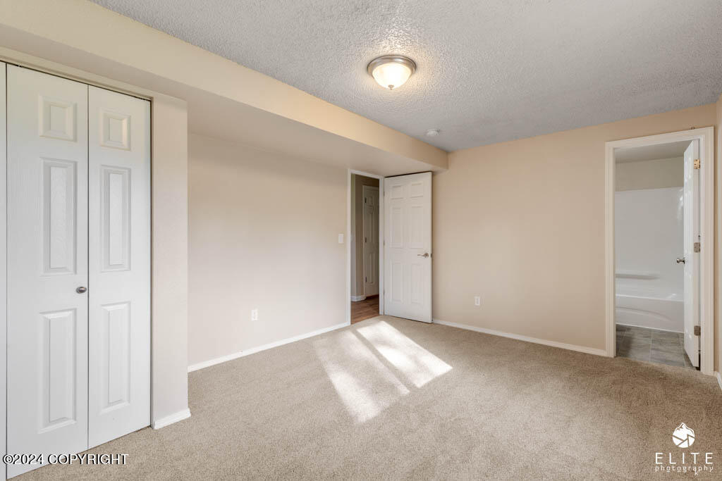 Palmer, Alaska 99645, United States, 4 Bedrooms Bedrooms, ,3 BathroomsBathrooms,Residential,Pending,45361