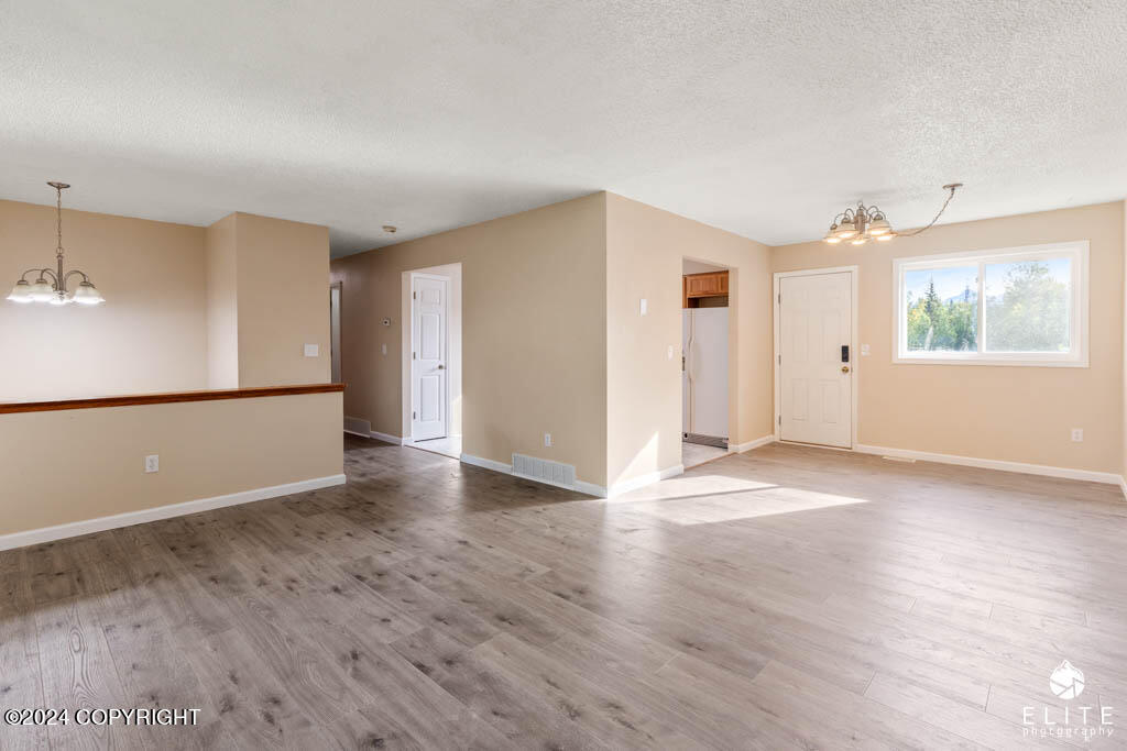 Palmer, Alaska 99645, United States, 4 Bedrooms Bedrooms, ,3 BathroomsBathrooms,Residential,Pending,45361