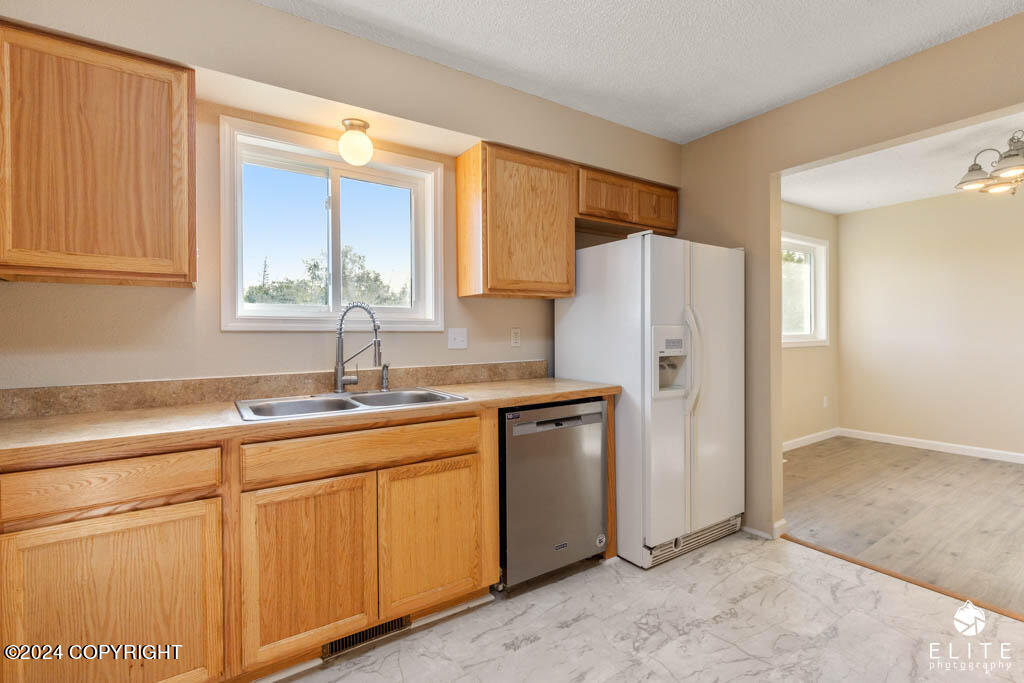 Palmer, Alaska 99645, United States, 4 Bedrooms Bedrooms, ,3 BathroomsBathrooms,Residential,Pending,45361