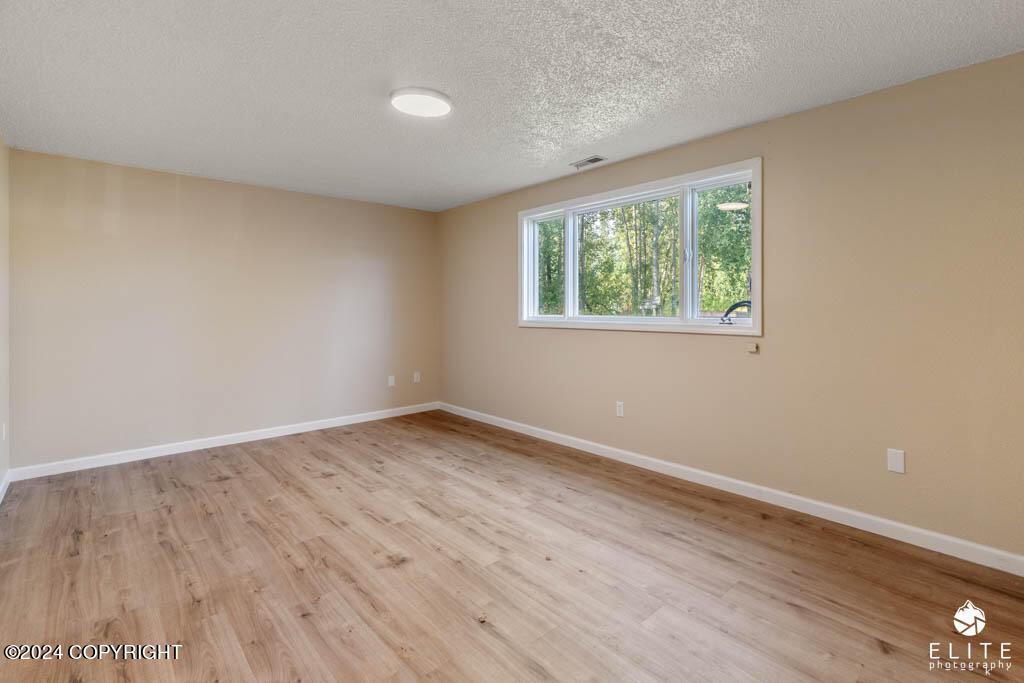 Palmer, Alaska 99645, United States, 4 Bedrooms Bedrooms, ,3 BathroomsBathrooms,Residential,Pending,45361