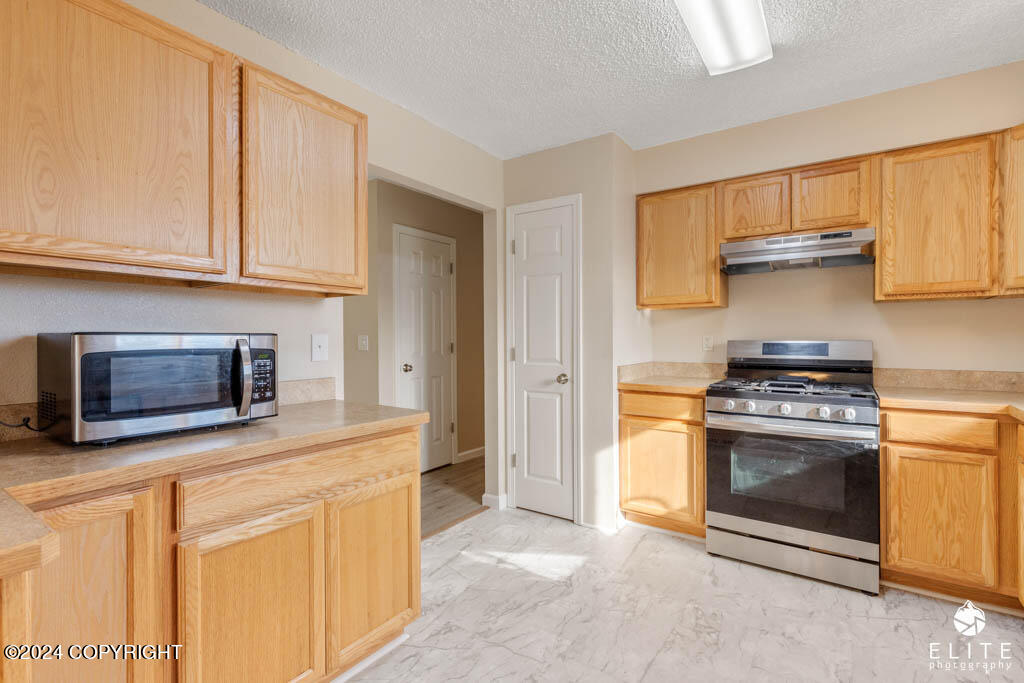 Palmer, Alaska 99645, United States, 4 Bedrooms Bedrooms, ,3 BathroomsBathrooms,Residential,Pending,45361