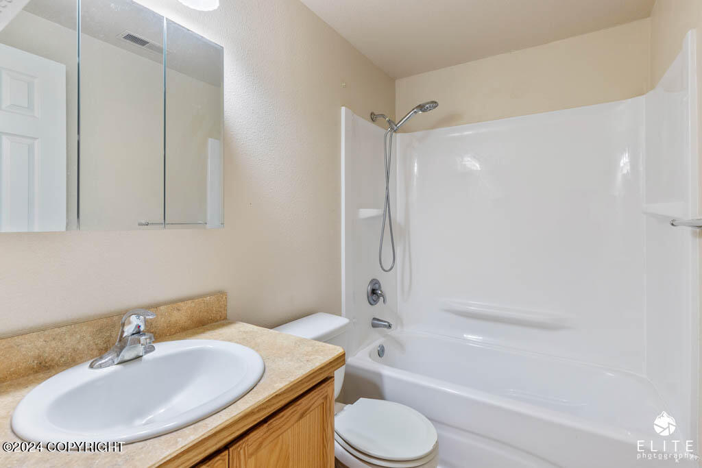 Palmer, Alaska 99645, United States, 4 Bedrooms Bedrooms, ,3 BathroomsBathrooms,Residential,Pending,45361