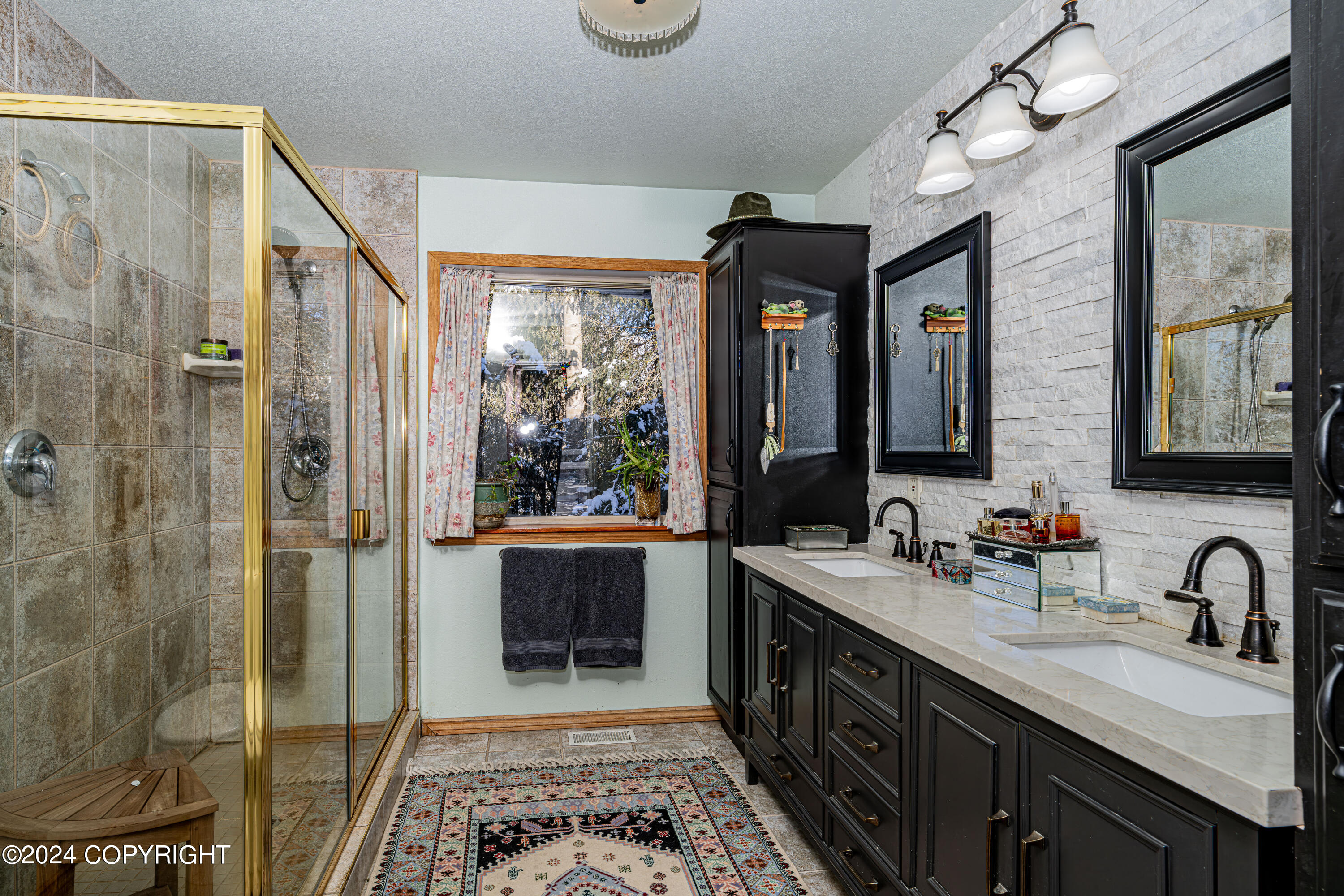 Cooper Landing, Alaska 99572, United States, 6 Bedrooms Bedrooms, ,5 BathroomsBathrooms,Residential,Active,63853