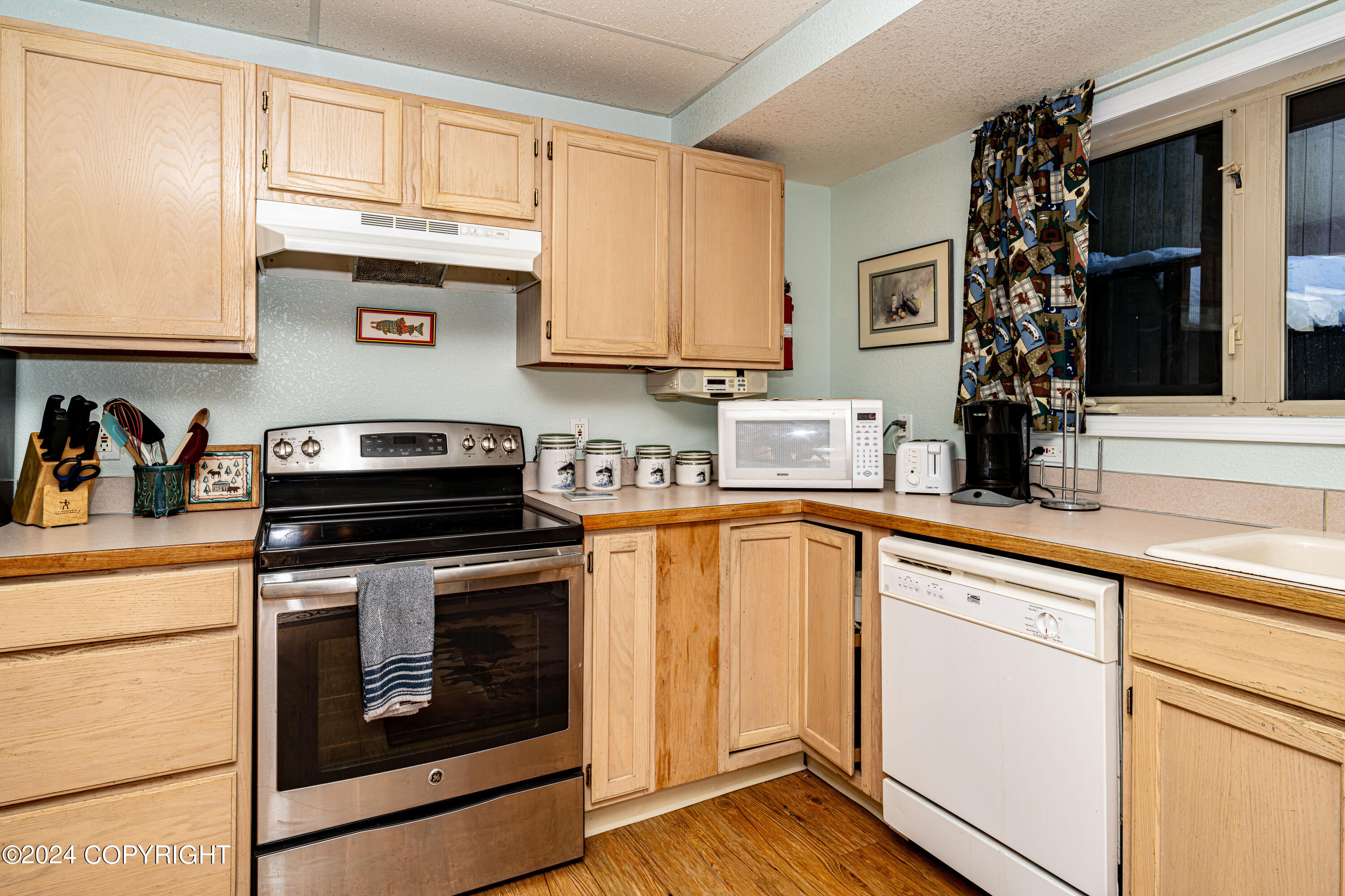 Cooper Landing, Alaska 99572, United States, 6 Bedrooms Bedrooms, ,5 BathroomsBathrooms,Residential,Active,63853