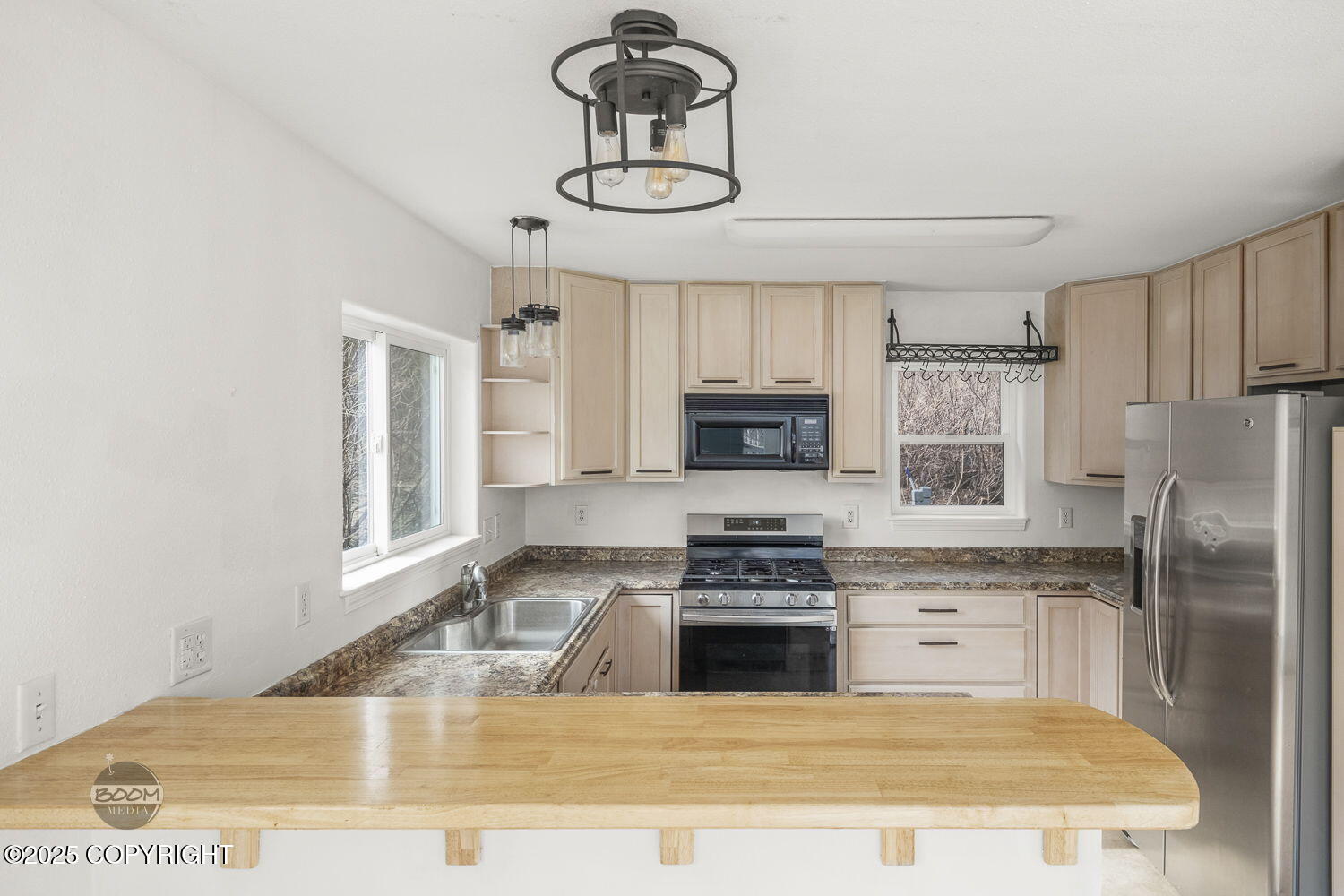 7300 Waterfall Drive, Eagle River, Alaska image 10