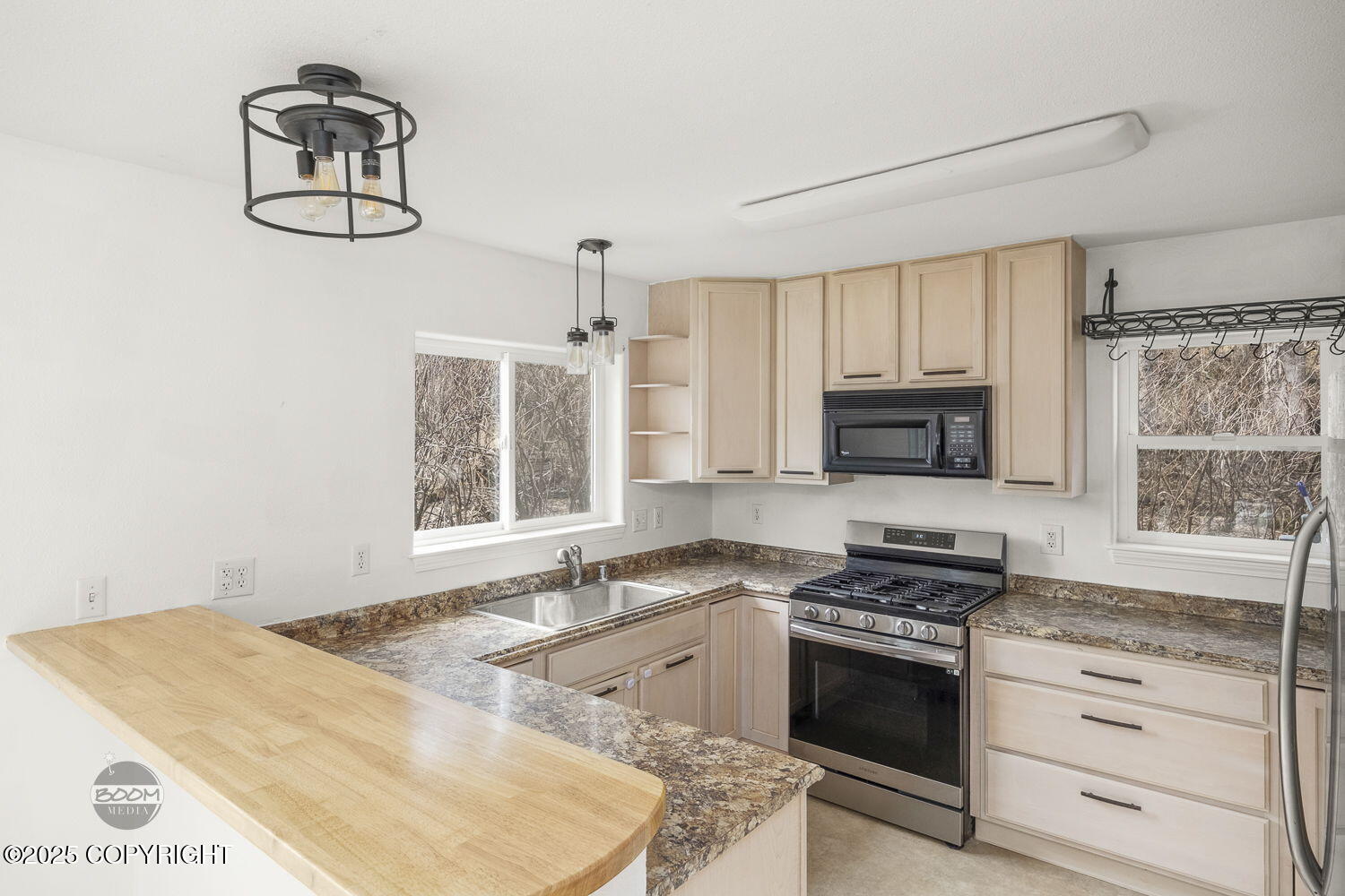 7300 Waterfall Drive, Eagle River, Alaska image 9