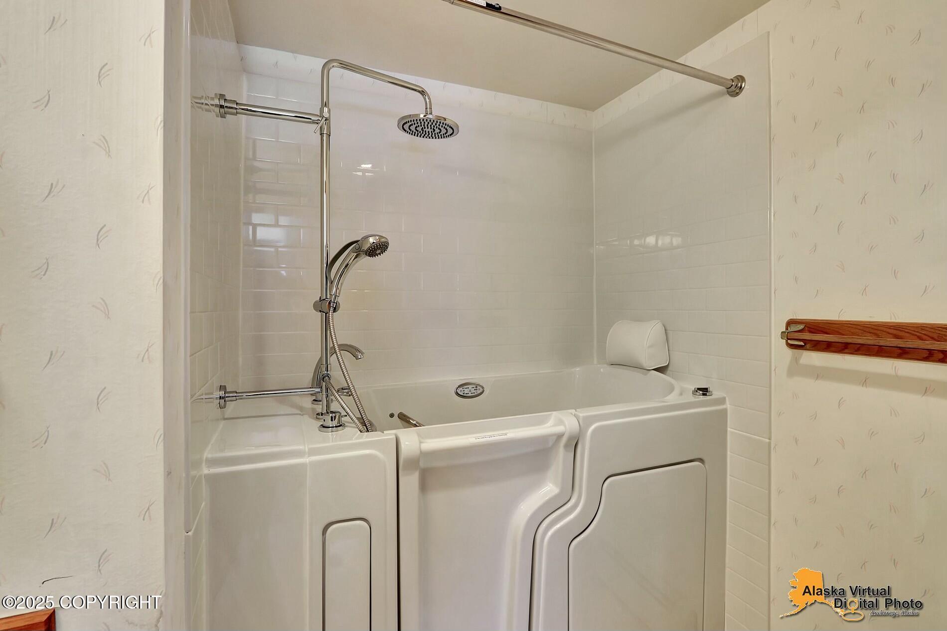10337 Chain Of Rock Street, Eagle River, Texas image 33