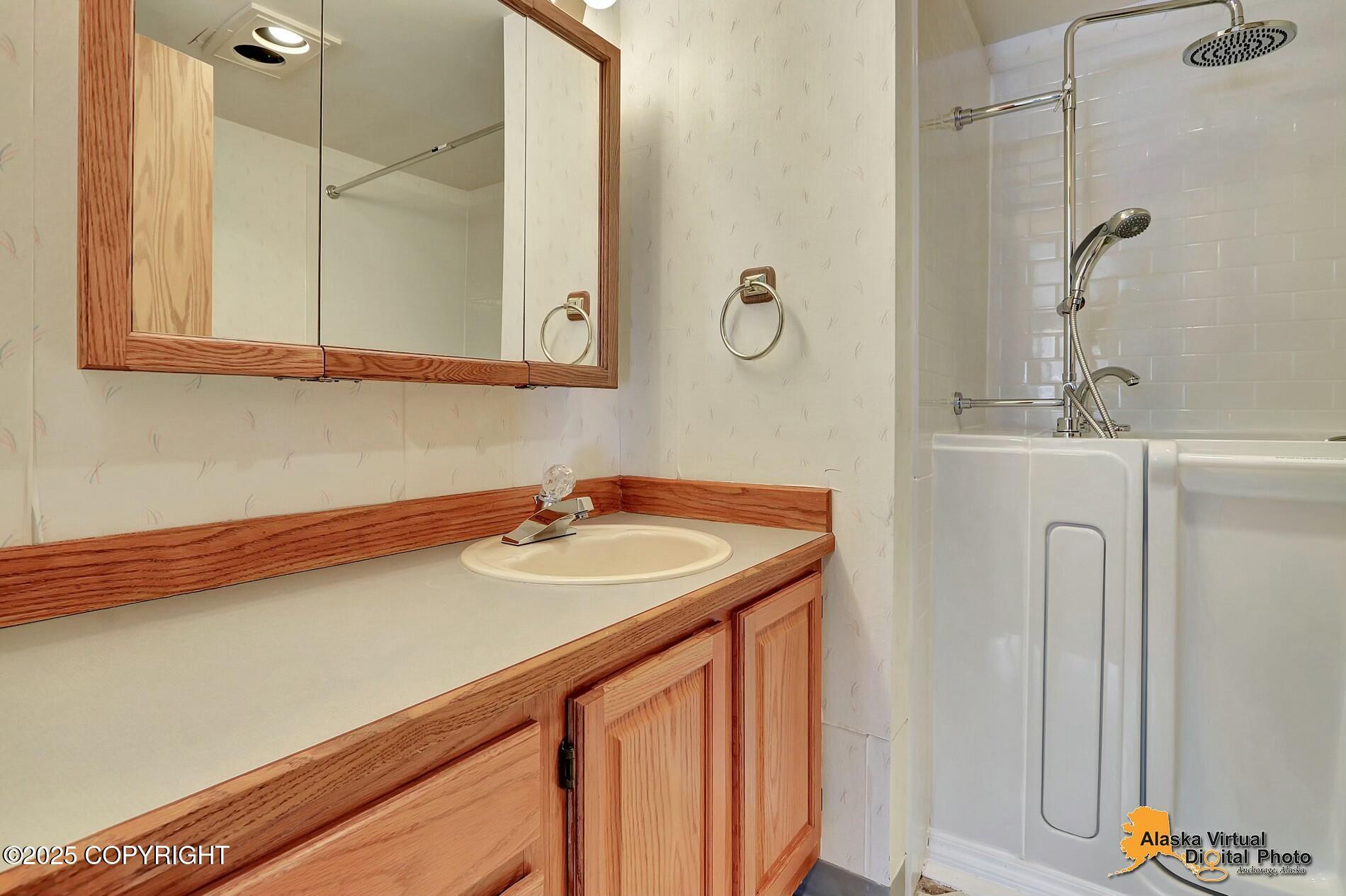 10337 Chain Of Rock Street, Eagle River, Texas image 32