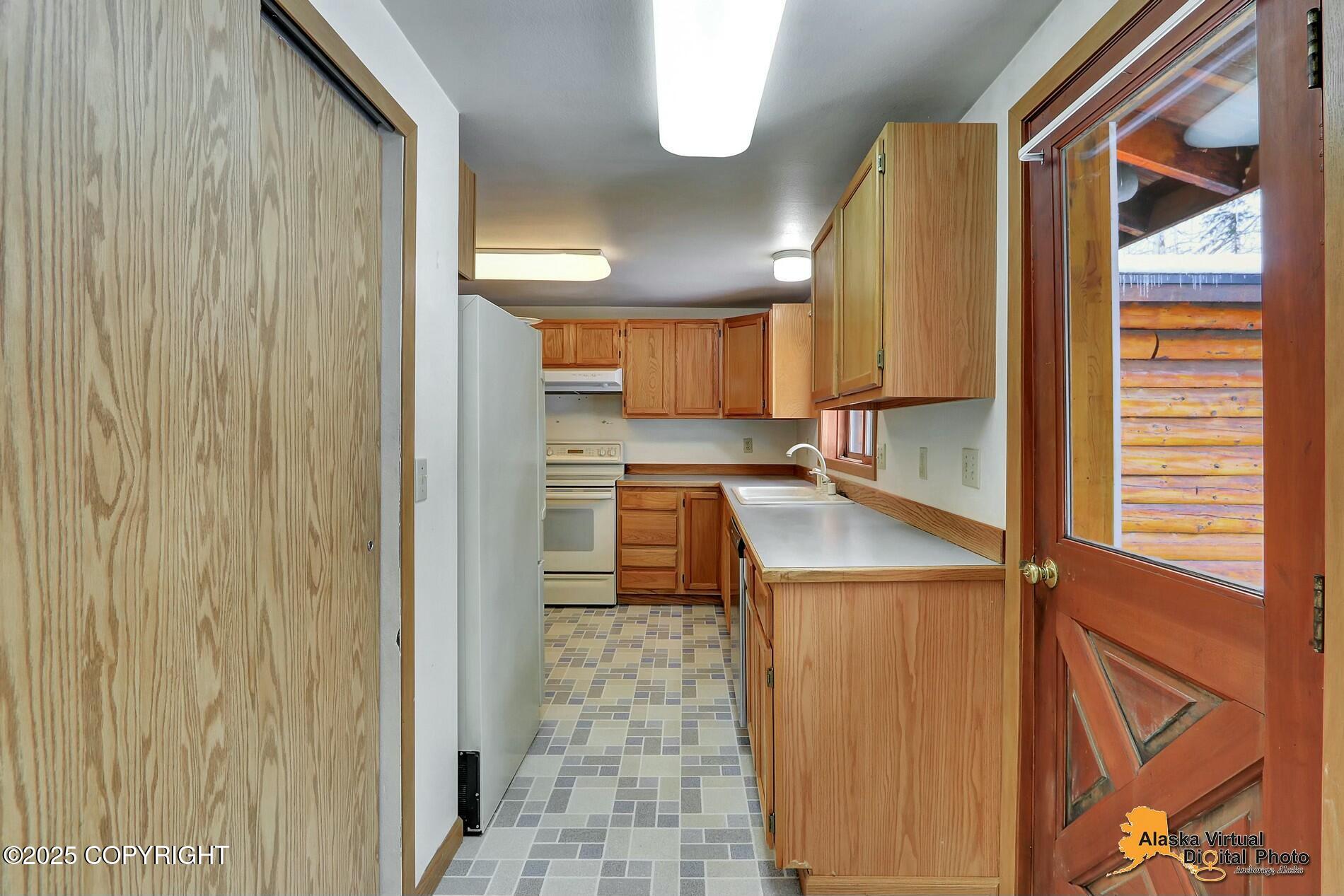 10337 Chain Of Rock Street, Eagle River, Texas image 14
