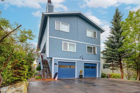 Photo of 610 N Street #4, Anchorage, AK 99501 (MLS # 26-7618)