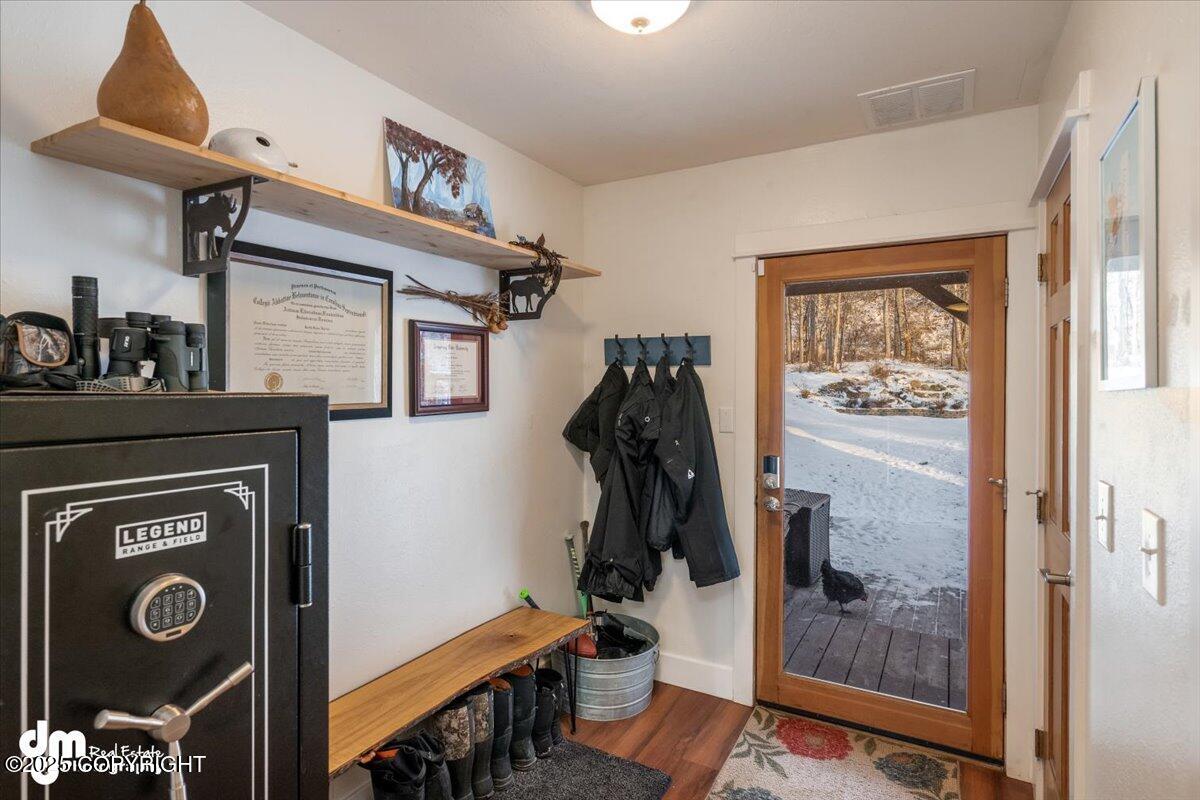 15811 W Division Street, Chugiak, Idaho image 37