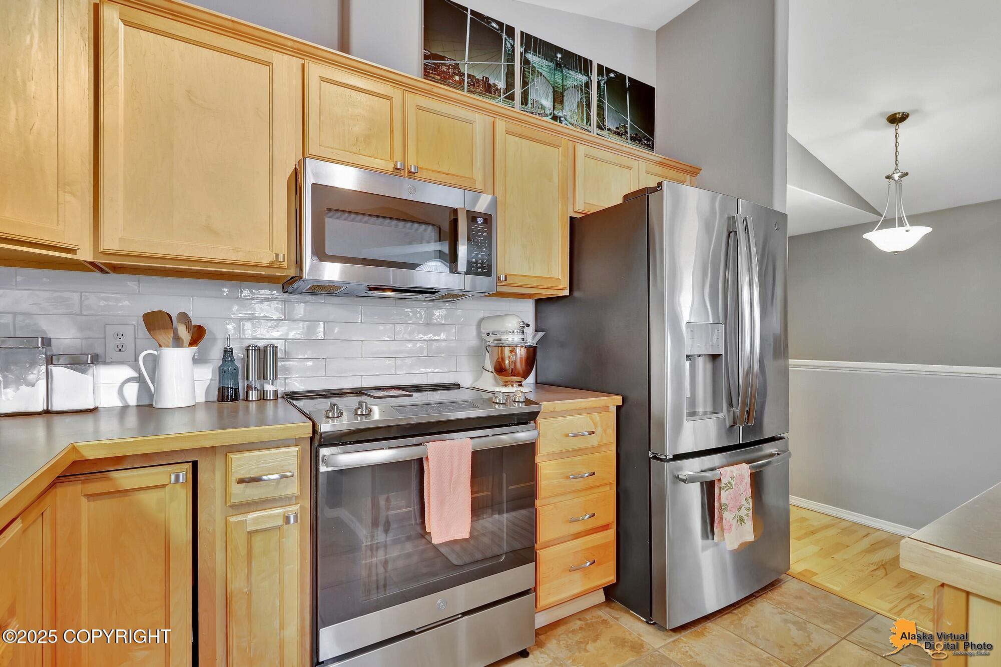 222 Whisper Knoll Circle #B, Anchorage, Alaska image 23