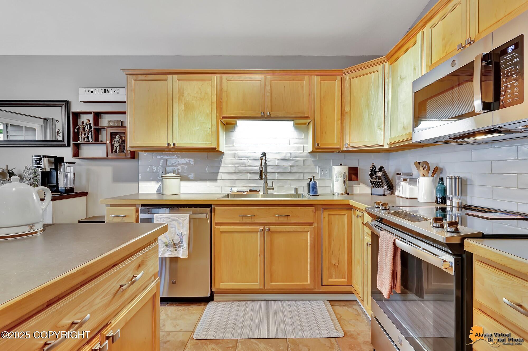 222 Whisper Knoll Circle #B, Anchorage, Alaska image 22
