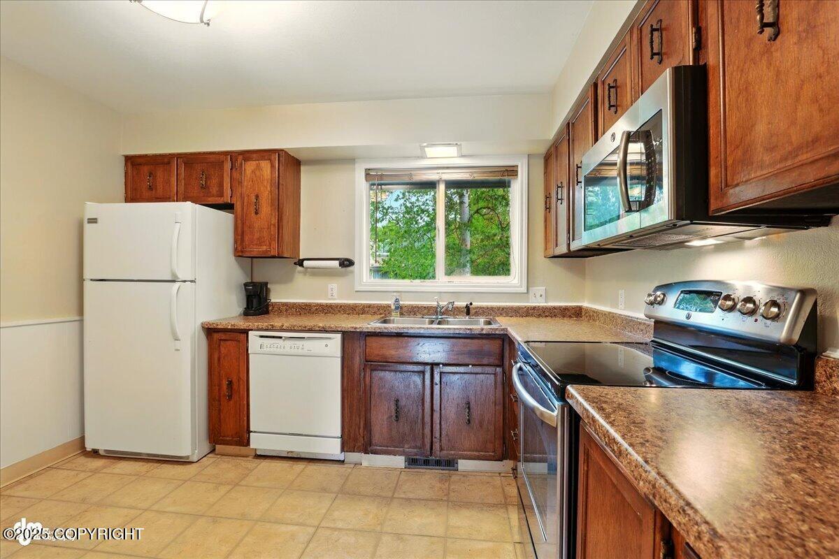 3610 Burl Court, Anchorage, Alaska image 6