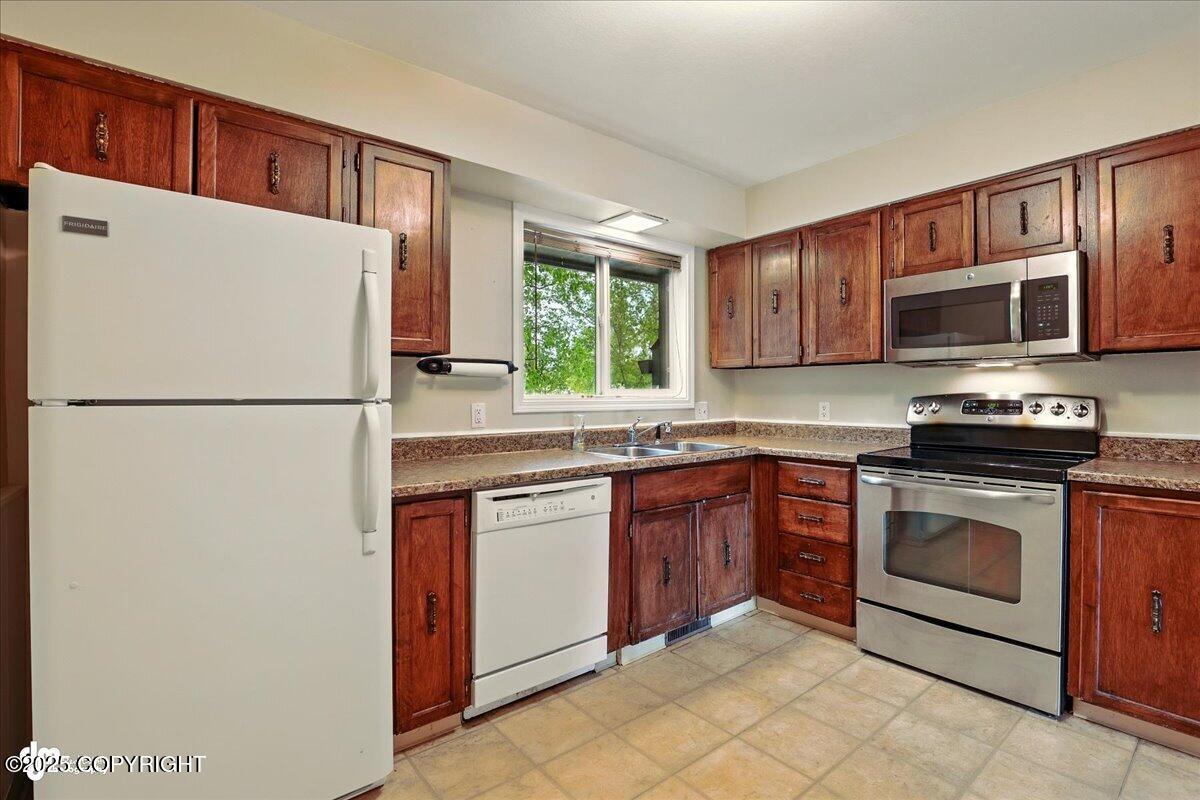 3610 Burl Court, Anchorage, Alaska image 7