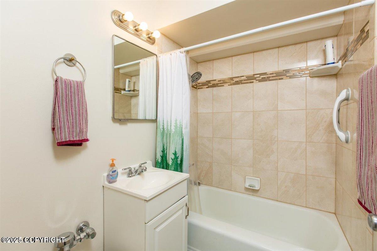 Whittier, Alaska 99693, United States, 2 Bedrooms Bedrooms, ,1 BathroomBathrooms,Residential,Active,177033