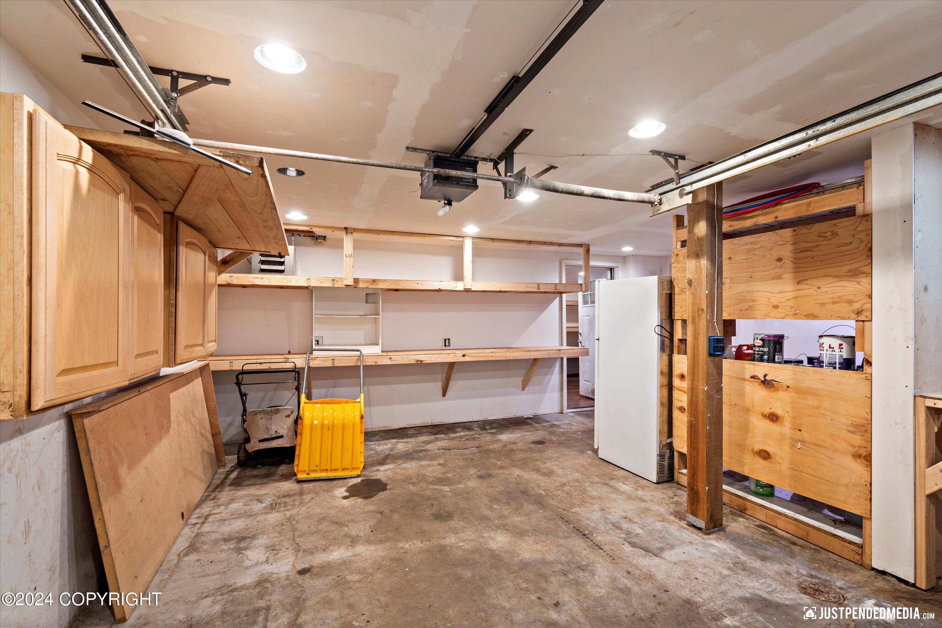 Anchorage, Alaska 99504, United States, 3 Bedrooms Bedrooms, ,2 BathroomsBathrooms,Residential,Pending,42165