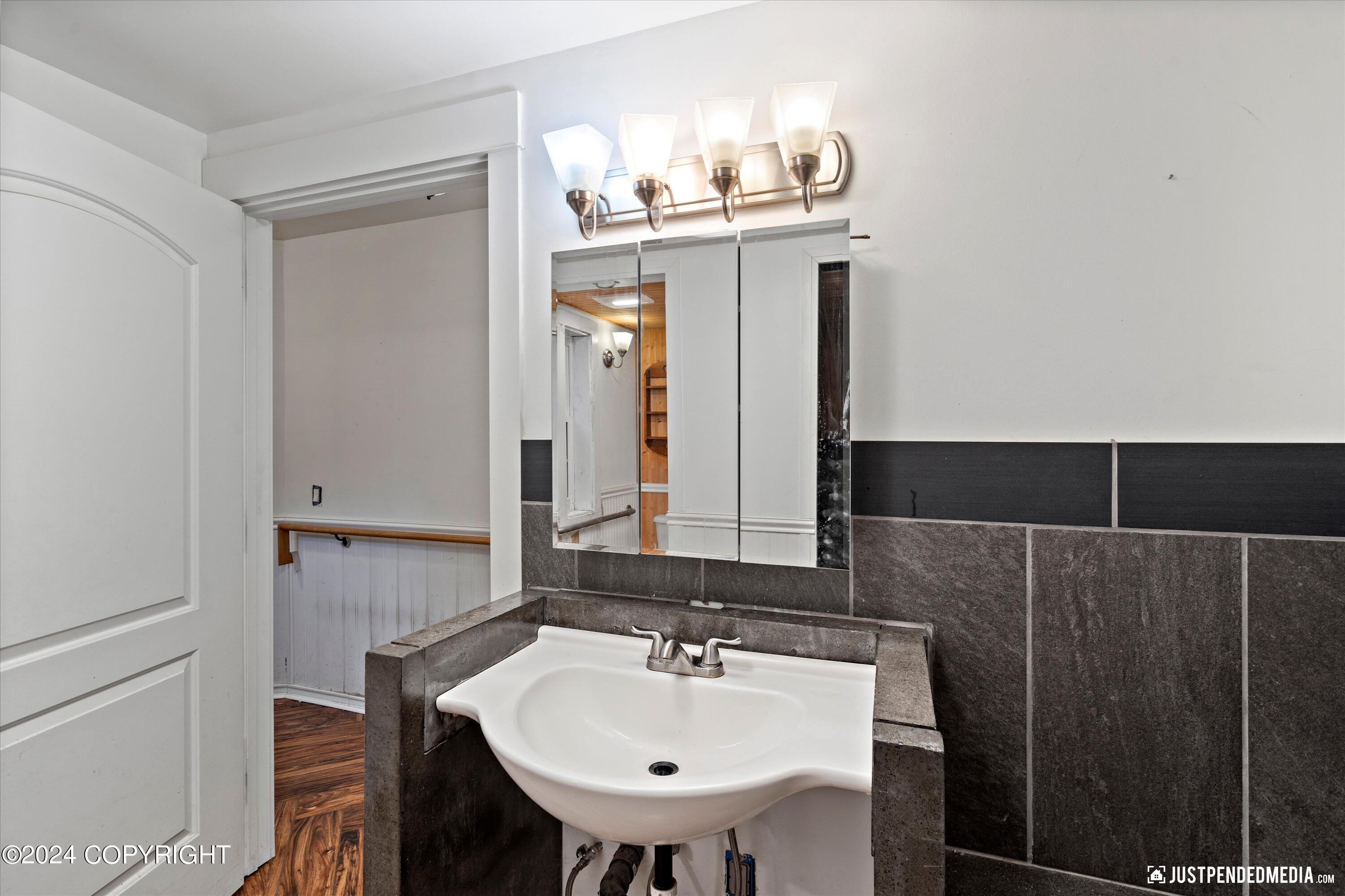 Anchorage, Alaska 99504, United States, 3 Bedrooms Bedrooms, ,2 BathroomsBathrooms,Residential,Pending,42165